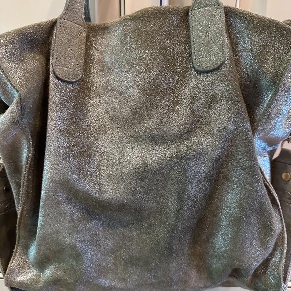 Erin Condren Metallic Silver Sueded Crossbody Bag - Lightly Used - Picture 2 of 8